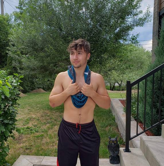 Profile Picture of Simon Martin (@famillemartin75) on Poshmark