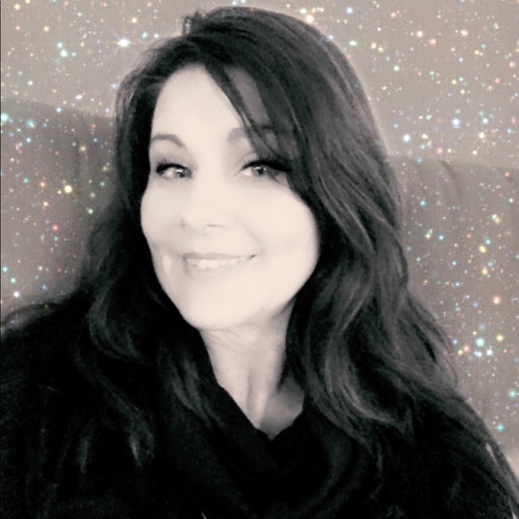 Profile Picture of Kim Daley (@daleyk1811) on Poshmark
