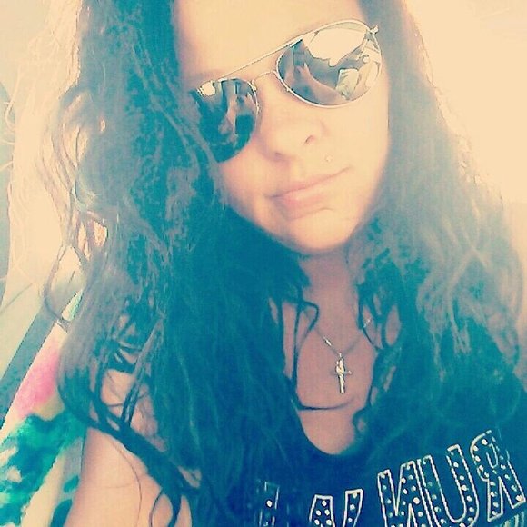 Profile Picture of Amber Bailey (@amber_bailey) on Poshmark