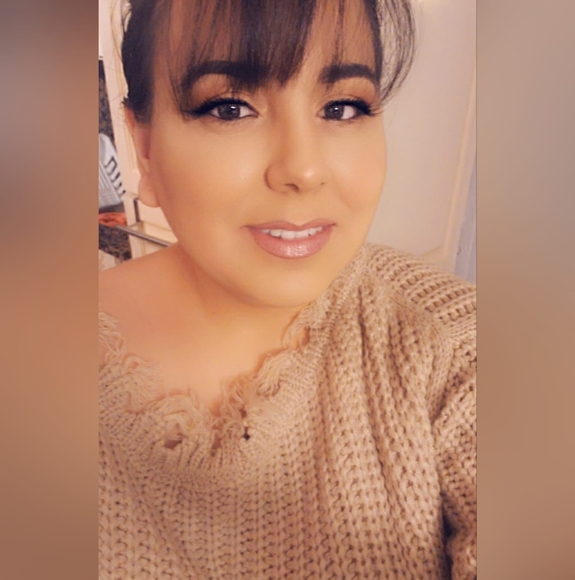 Profile Picture of Clemen Clemen (@clemenclemen) on Poshmark