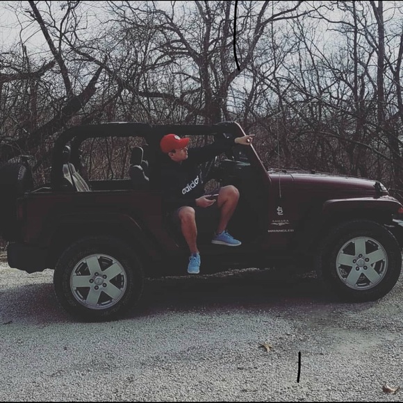 Profile Picture of Tyler Henson (@henson177) on Poshmark