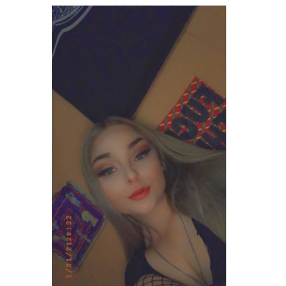 Profile Picture of Kaydence Hollinger (@kaydo669) on Poshmark