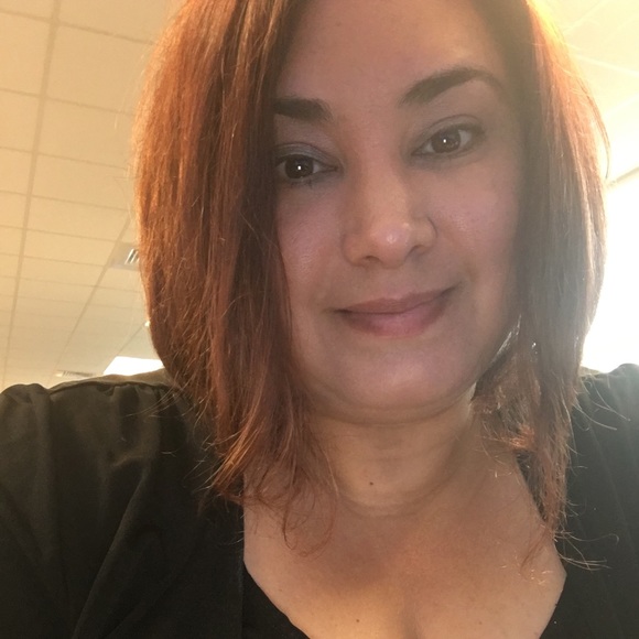 Profile Picture of Nora Gonzalez (@noragonzalez72) on Poshmark