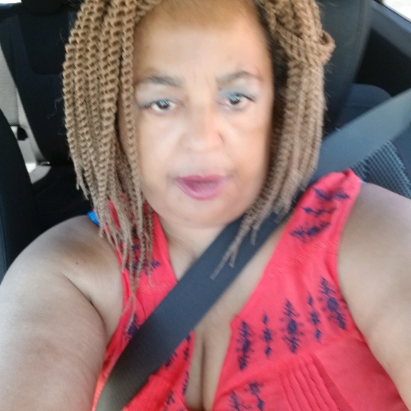 Profile Picture of Lorraine Duncan (@lorraineduncan) on Poshmark