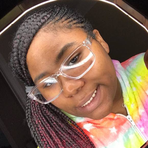 Profile Picture of Khiya Toney (@toneymikhiya) on Poshmark