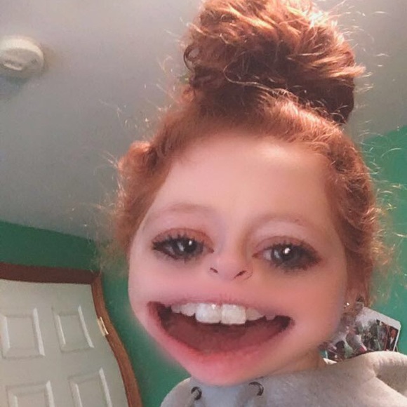 Profile Picture of Eva Hayes (@ndeva73) on Poshmark