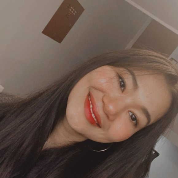 Profile Picture of Emmy Chalothon (@icezyemmy) on Poshmark