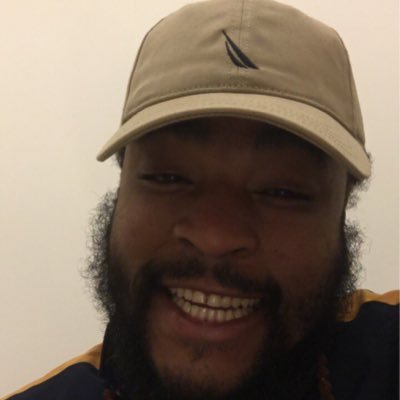 Profile Picture of Robert Derek Jones (@Deezbarzz) on Twitter