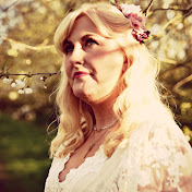 Profile Picture of Jenny Murphy (@catajalee) on Youtube