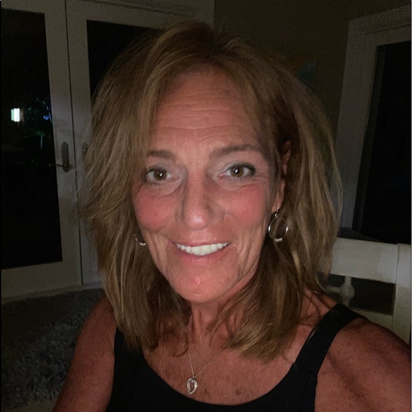 Profile Picture of Cindy Cicalese (@fpislandgirl) on Poshmark