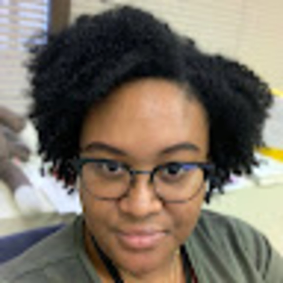 Profile Picture of Lorena Williams (@williamslorenal) on Poshmark