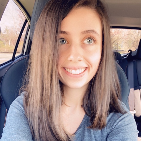 Profile Picture of Georgina Keller (@georginakkeller) on Poshmark