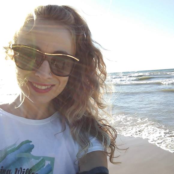 Kayla Tanzos - Poshmark Profile Picture of Kayla Tanzos (@kaylatanzos) on Poshmark