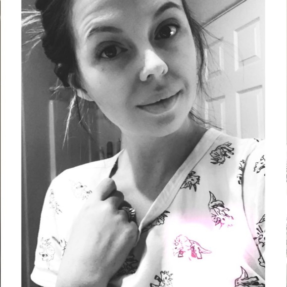 Profile Picture of Alexis James (@alexisjames461) on Poshmark