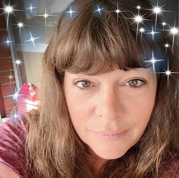 Profile Picture of Lorie Shadwell (@lorieshadwell) on Poshmark