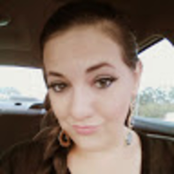 Laurenuye Kossuth - Poshmark Profile Picture of Laurenuye Kossuth (@laurenkossuth) on Poshmark