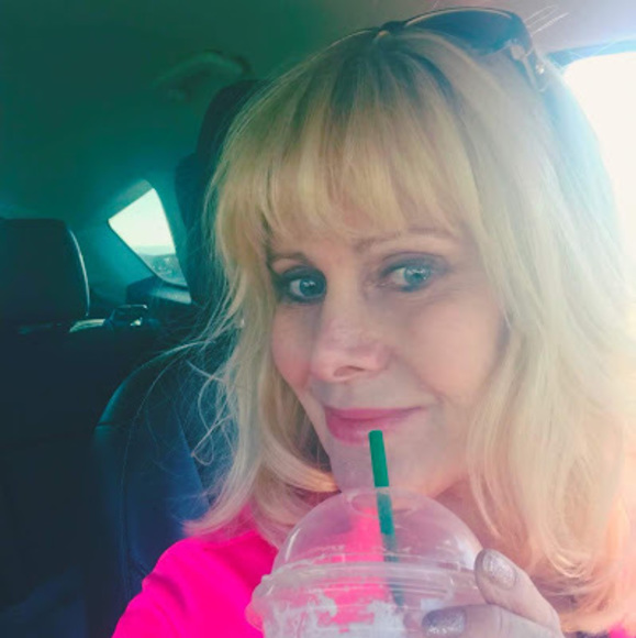 Profile Picture of Joni Lischer (@vilajo12) on Poshmark