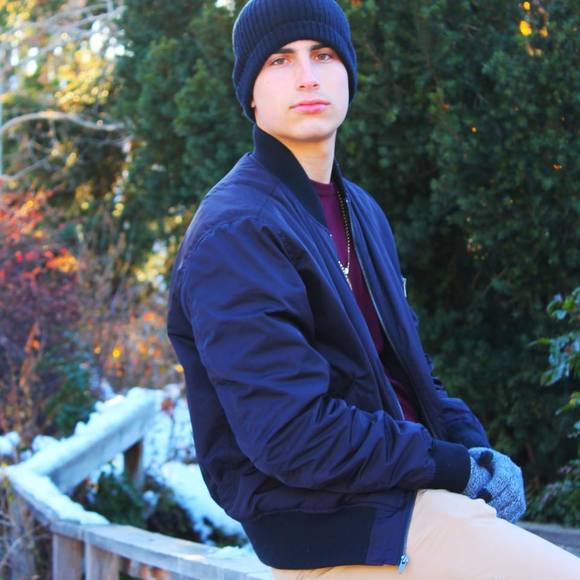 Profile Picture of Luis Corzo (@luiscorzo27) on Poshmark