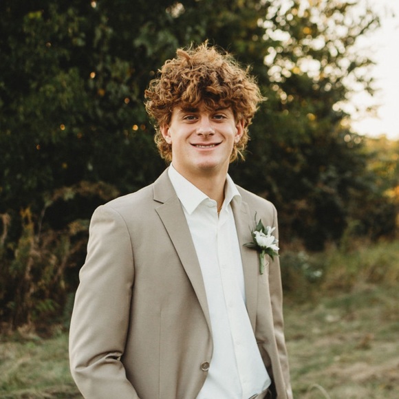 Profile Picture of Logan Mccann (@loganmccann494) on Poshmark