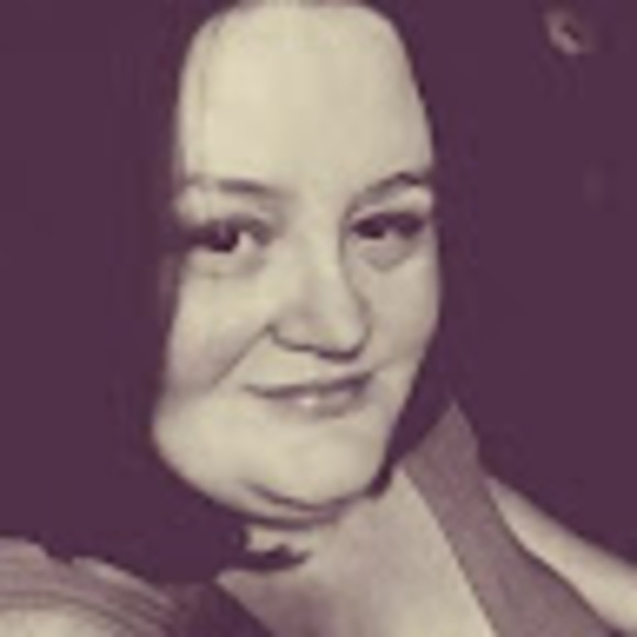 Profile Picture of Ronette Diley (@ronettediley) on Poshmark