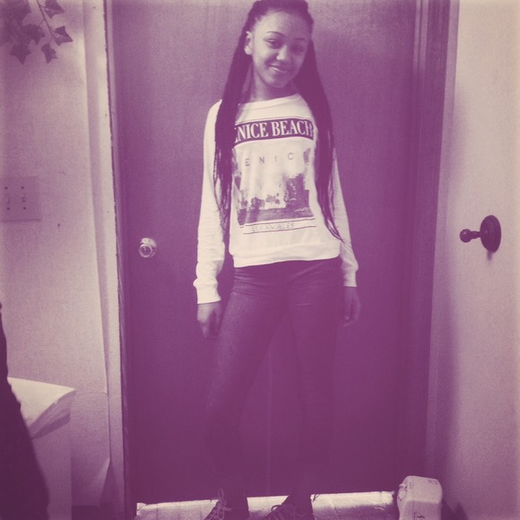 Profile Picture of Kaykay Outing (@kaygotcake2) on Poshmark