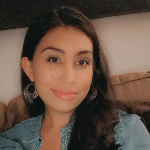 Profile Picture of Liana Criscuoli (@lianakuulei) on Poshmark