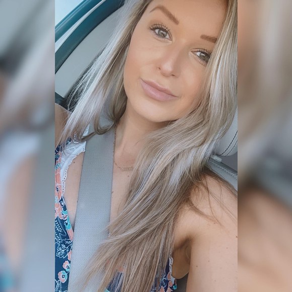 Profile Picture of Trista Roberts (@tristaroberts) on Poshmark