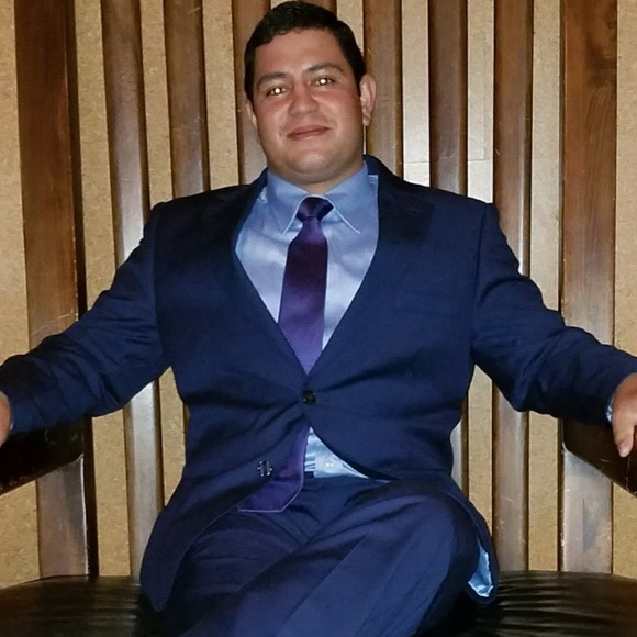 Profile Picture of Moreno Luis (@moreno_luis) on Poshmark