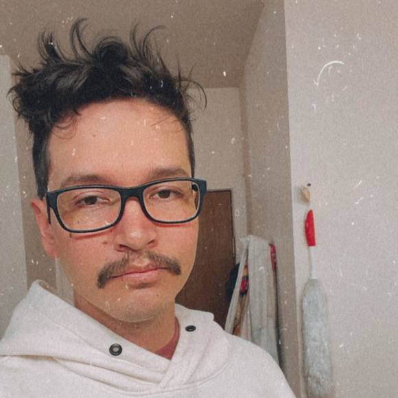 Profile Picture of Rob Tenas (@docknocks) on Poshmark