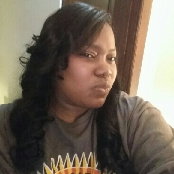 Profile Picture of Ashaie Frison (@mseisha) on Poshmark