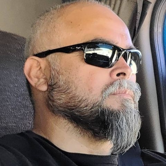 Profile Picture of Manuel Araniva (@aranivam) on Poshmark