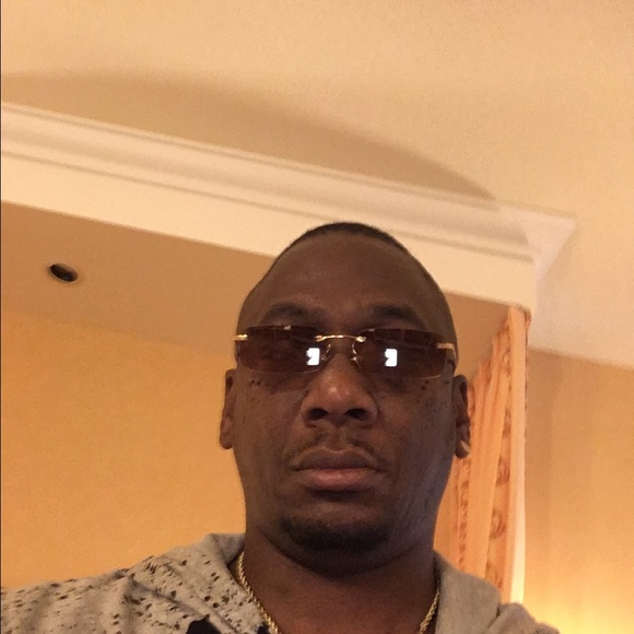 Profile Picture of Tony Alexander (@alleytone) on Poshmark