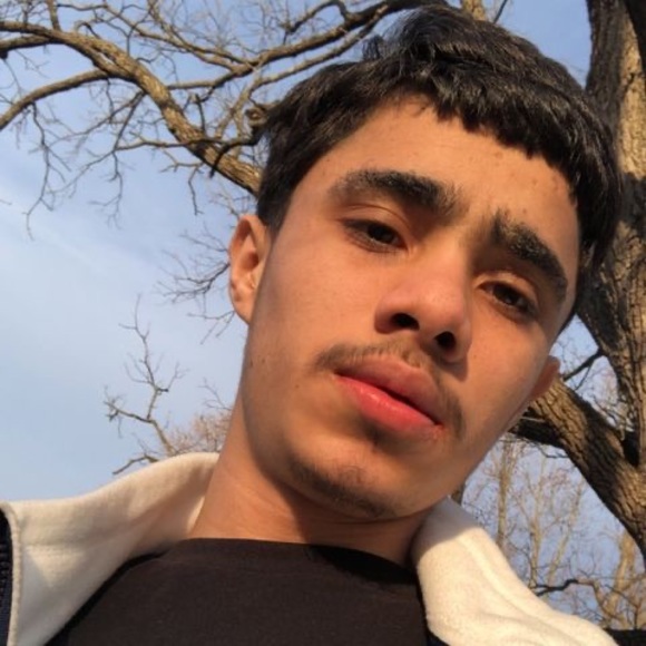 Profile Picture of Walter Gonzalez (@wg8913268) on Poshmark