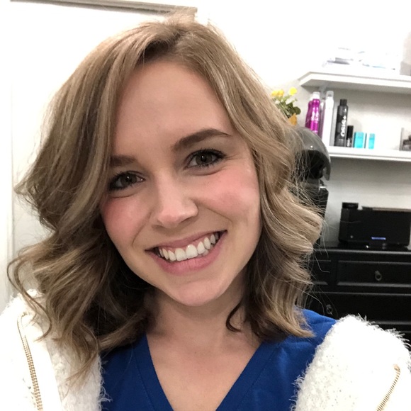 Profile Picture of Macy Silva (@macysilva) on Poshmark