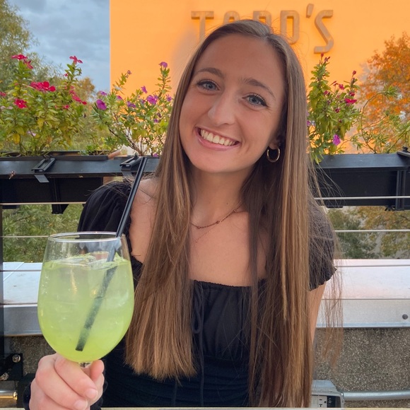 Profile Picture of Rebecca Liebow (@rebeccaliebow) on Poshmark