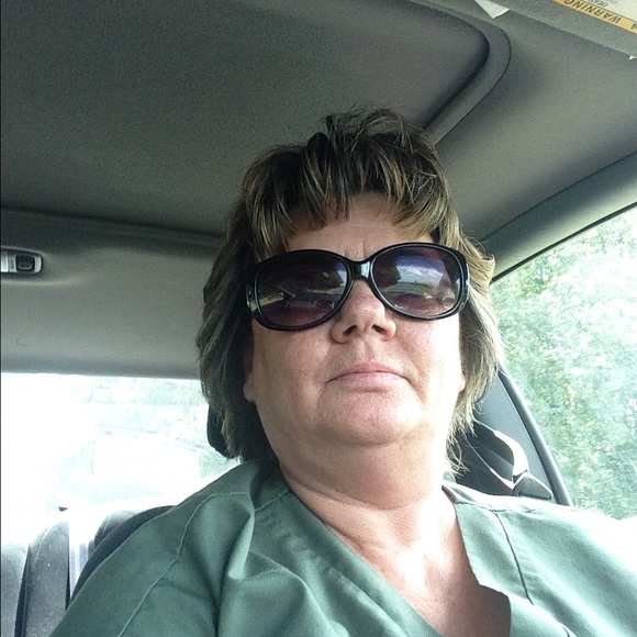 Profile Picture of Debbie Randall (@toy461) on Poshmark