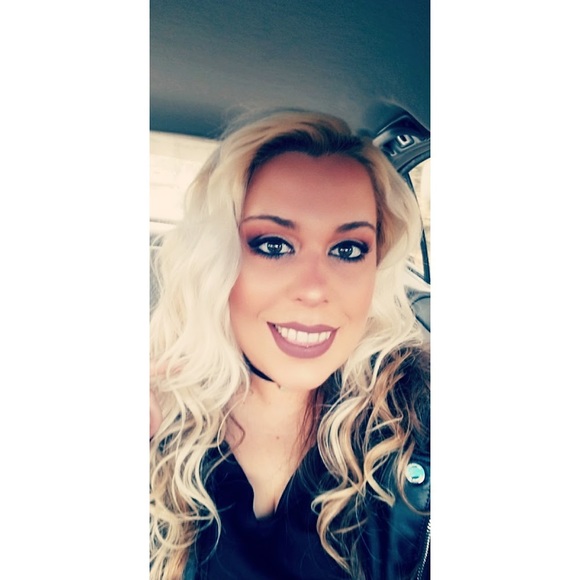 Profile Picture of Heather Zaborny (@heatherzaborny) on Poshmark