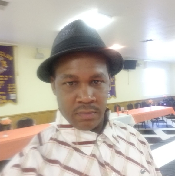 Profile Picture of Rayjon Newman (@rayjon) on Poshmark
