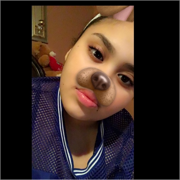 Profile Picture of Valeria Casas (@valeria1678) on Poshmark