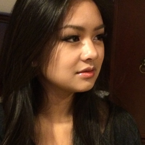 Profile Picture of Nikki Nguyen (@yummiispam) on Poshmark