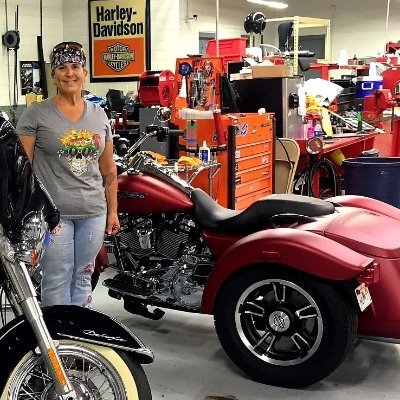 Profile Picture of Kim Miller Parvin (@Crickethd) on Twitter