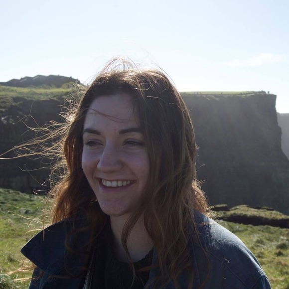 Profile Picture of Emily Arezzi (@arezolution) on Poshmark