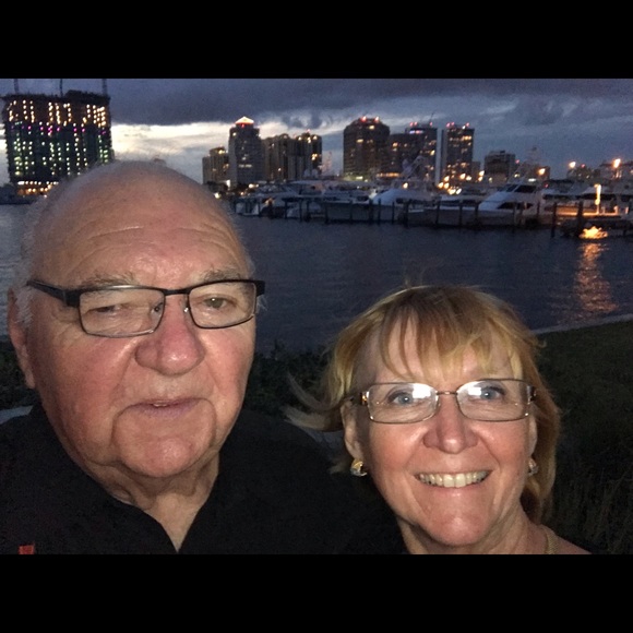 Profile Picture of Linda Schnabl (@annapolis13) on Poshmark