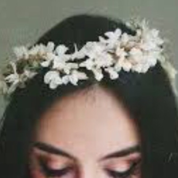 Profile Picture of Emily Clifford (@emilyclifford_) on Poshmark