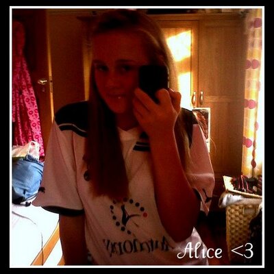 Profile Picture of Alice Lillie Green (@AliceLillie98) on Twitter