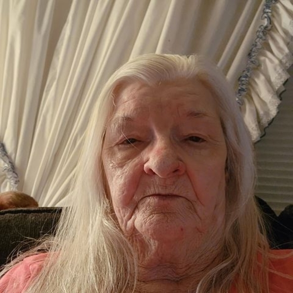 Profile Picture of Diane Ashland (@dianeashland410) on Poshmark