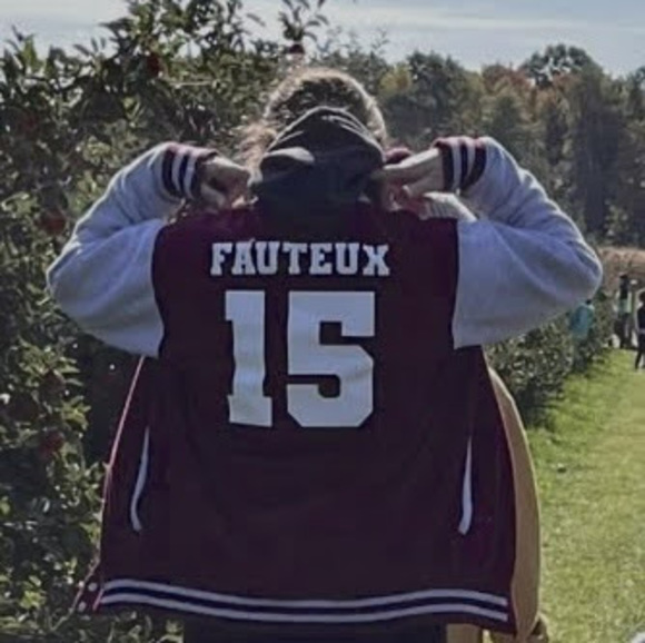 Profile Picture of Sage Fauteux (@sagefauteux) on Poshmark