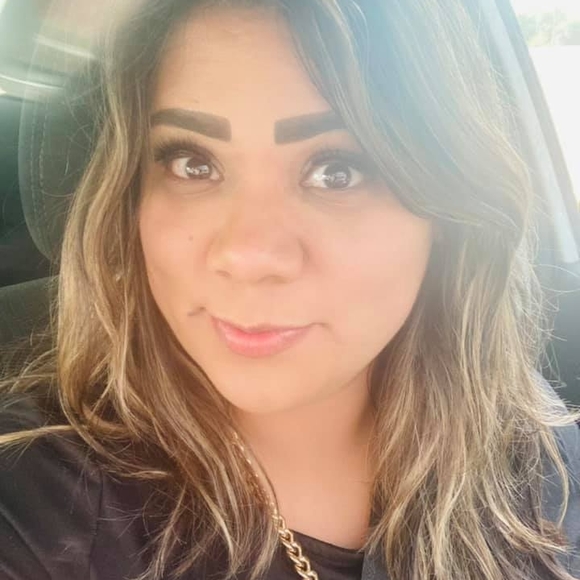 Profile Picture of Jessica Bailey (@chiquitalovez) on Poshmark