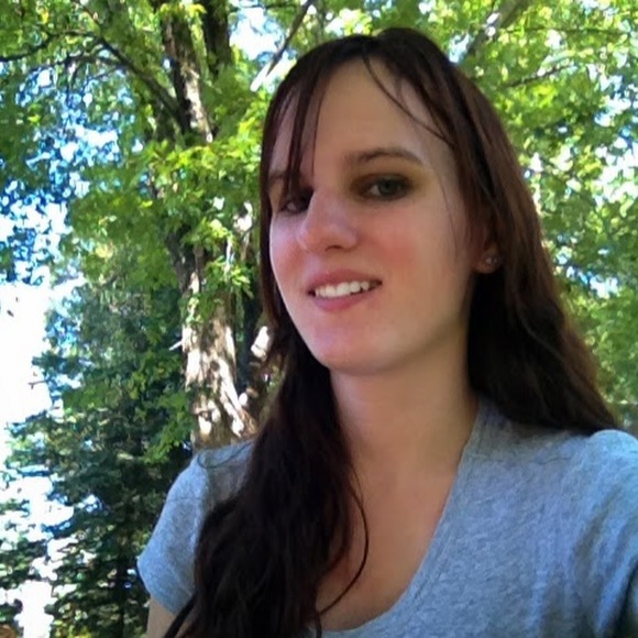 Profile Picture of Dana Kosalka (@daniellekosalka) on Poshmark