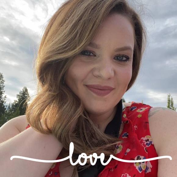 Profile Picture of Erika Skoog (@skoogygirl) on Poshmark